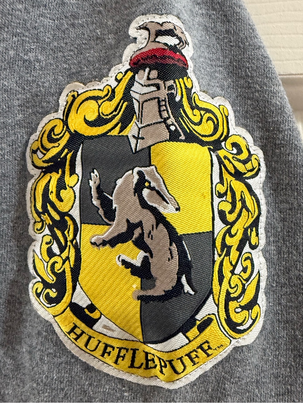 Harry Potter Hufflepuff Crewneck Sweatshirt Gray Yellow Unisex XS Hogwarts - Picture 4 of 13